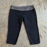 Forever 21  | Athletic Leggings Capri Knee Length Small Gray Photo 0