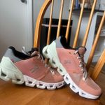 on cloud  Running cloudflyer 4 shoes  Photo 4