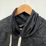 Vuori Halo Essential Funnel Neck Black Camo Pullover Stretch Crop Womens Small Photo 5