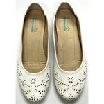 Baretraps  Mariah Memory Foam Cut Out White Flats Women's Size 9 M Photo 2