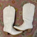 trendy white cowgirl boots with mini heel size US 9 Photo 1