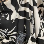 EXPRESS  Women’s Medium Black White Contrast Lined Strappy Tank Top Shirt NWT Photo 4