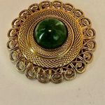 Gold tone ornate green stone scarf clip Photo 8