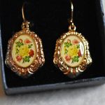 Source Unknown NIB Eccentric Victorian Yellow Rose Floral Gold Tone French Hook Earrings Photo 0