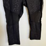 Lululemon  cropped leggings black animal print and mesh size 8 Photo 2