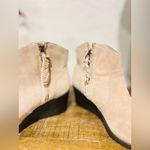 Crocs  Leigh Women's Size 7 Chukka Wedge Booties Tan Suede Lace-up Comfort Photo 6