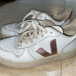 VEJA Women's  V-10 Leather White Metallic Pink‎ Size 6 Made In Brazil Photo 0