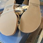 Universal Threads New with tags, universal thread 7 1/2 beige sandals. The name is Hilda sandals. Photo 4