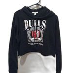 Erin Andrews Chicago Bulls black cropped hoodie Large L NBA Photo 0