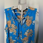 Torrid  Women Sz 1 Blue Sleeveless‎ Blouse Top Shirt Neck Tie Floral Flowers Photo 3