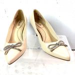 Life Stride  7.5 Cream Heels with Silver Bow Photo 3