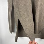 Vince ‎ 100% Cashmere Women's XS Tan Beige V-Neck Sweater Long Sleeved Shirt Photo 2