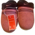 Nike  Burrow Women's Slippers Pink Berry Sherpa Zip Pockets Size 9 DR8883 600 Photo 4