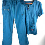 Koi Lite M Super Cute Turquoise Scrub 2 Photo 0