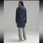 Lululemon NWT Rain Rebel Jacket / TRUE NAVY 4 Photo 1