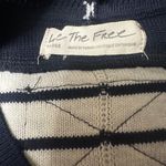 Free People  Woman’s Raleigh Tee Sweater Navy Marine size Large Photo 4