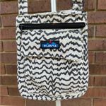 KAVU Keeper Crossbody Bag Purse Canvas Cream Black Zigzag Pattern Brown Lining Photo 1