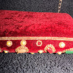 Beaded velvet evening clutch with chain strap Red Photo 4