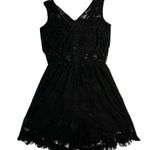 Women's Sleeveless V Photo 3