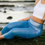 Zyia NWOT  Pocket Light N Tight Hi-Rise Capri in Blue Mermaid Metallic Pattern Photo 0