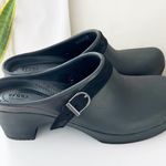 Crocs  Sarah Clog in Black Size 10 Buckle Photo 1