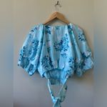 Versona Light blue floral puff sleeve crop top Photo 3