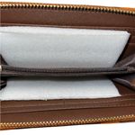 GEOMETRIC BOUTIQUE FULL ZIP WRISTLET WALLET Brown Photo 2