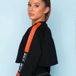 White Fox Boutique Sarahs Day X White Fox Active Cutaway Cropped Sweater Sweatshirt Red Black Med Photo 2