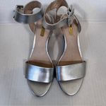 Louise et Cie  Silver Leather Peep Toe Wedge Heels Womens 8.5 Ankle Strap Sandals Photo 5