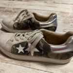 Soda  Camo Sneakers Size 8.5 Silver Photo 8