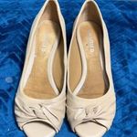 Women's Michelle D Beige Heels Size 8.5M White Photo 0