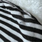 Evereve Black and White Striped Sleeveless Top Photo 10