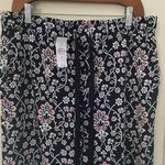 Loft NWT Ann Taylor  floral casual pants. Size : M Photo 4