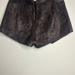 EXPRESS It’s small for me Photo 9