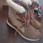 BEARPAW  waterproof boots in tan size 9 Photo 0