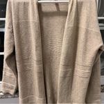 Ayla Tan‎ Open Photo 2