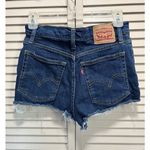 Levi's Denim Jean Shorts Med Wash Size 27 Booty Mid Rise Raw Hem Zip Pockets Photo 2
