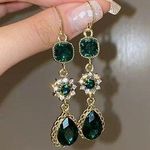 Women's Green Crystal Long Dangle Drop Earrings Photo 1