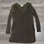 Olive + Oak Gold Metallic V Photo 7