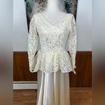 Elegant Vintage 1940s/50s Liquid Satin and Lace Wedding Gown! Size 6 Photo 3