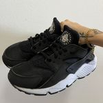 Nike Wmns Air Huarache Run ‘Black White’ Photo 5