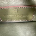 Chic Green Leather Shoulder Bag with Relaxed Design Photo 5