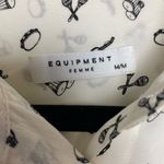 Equipment  Femme Slim Signature sleeveless silk instrument print button down Photo 6