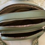 NWT SUGU Brooklyn Triple Zip Camera
Crossbody Bag Green Photo 7