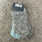 Universal Threads NWT 2 pair women’s fluffy socks Photo 1