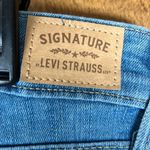 Levi's Signature Mid Rise Skinny Womens Jeans 6M W28/L30 Blue Stretch Med Wash Photo 5