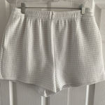 Princess Polly Women's 10 White Textured Comfort Shorts Resort Euro Travel Pull Photo 0