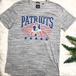 NFL  Patriots T-Shirt Large Photo 0