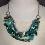 Add a touch of color and elegance to your outfit with this long beaded necklace. Photo 1