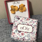 🟢 nOir Jewelry yellow Gold flower earring Accessory new in box Photo 0